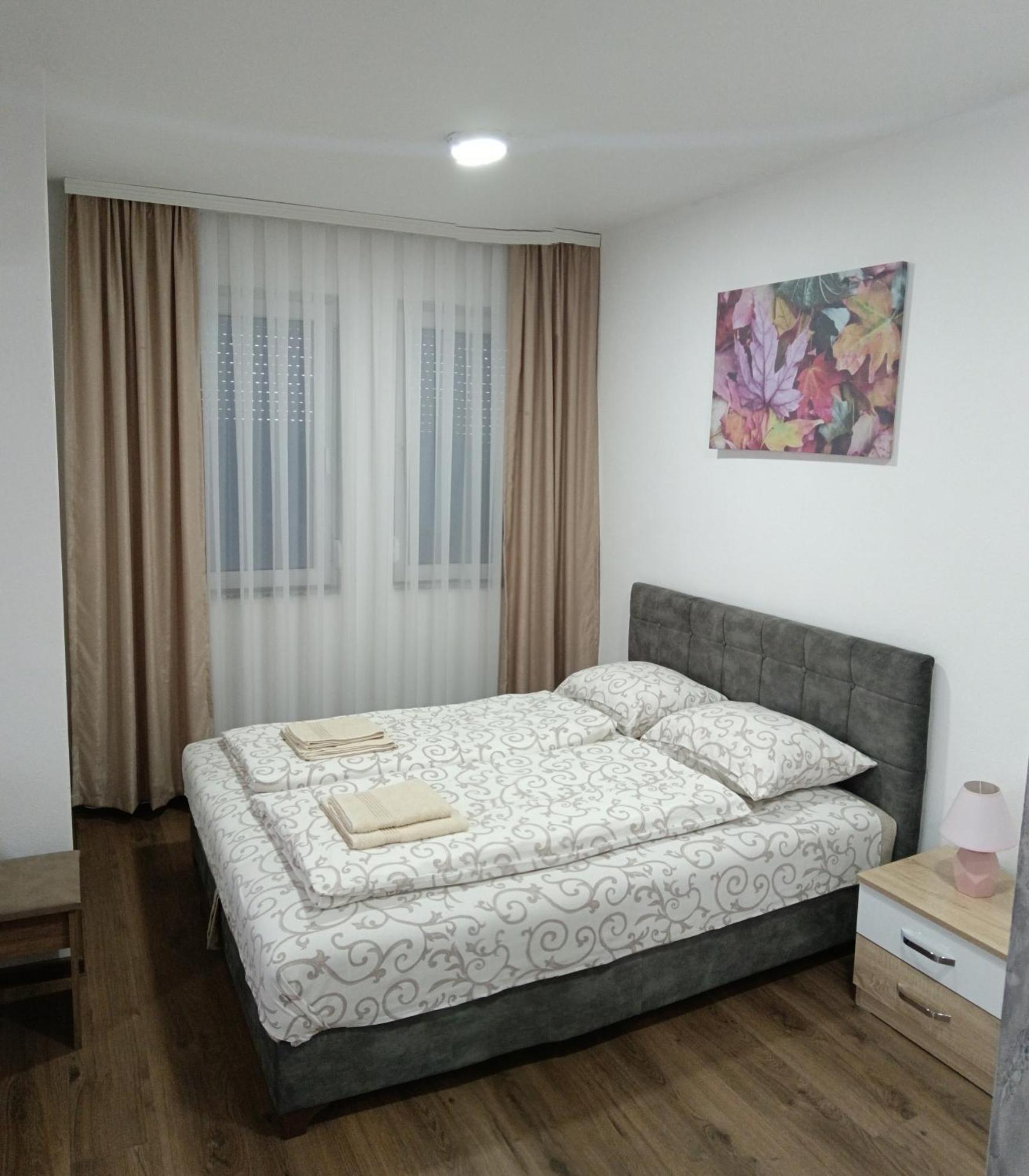 Apartmani Centar Сйеница Екстериор снимка