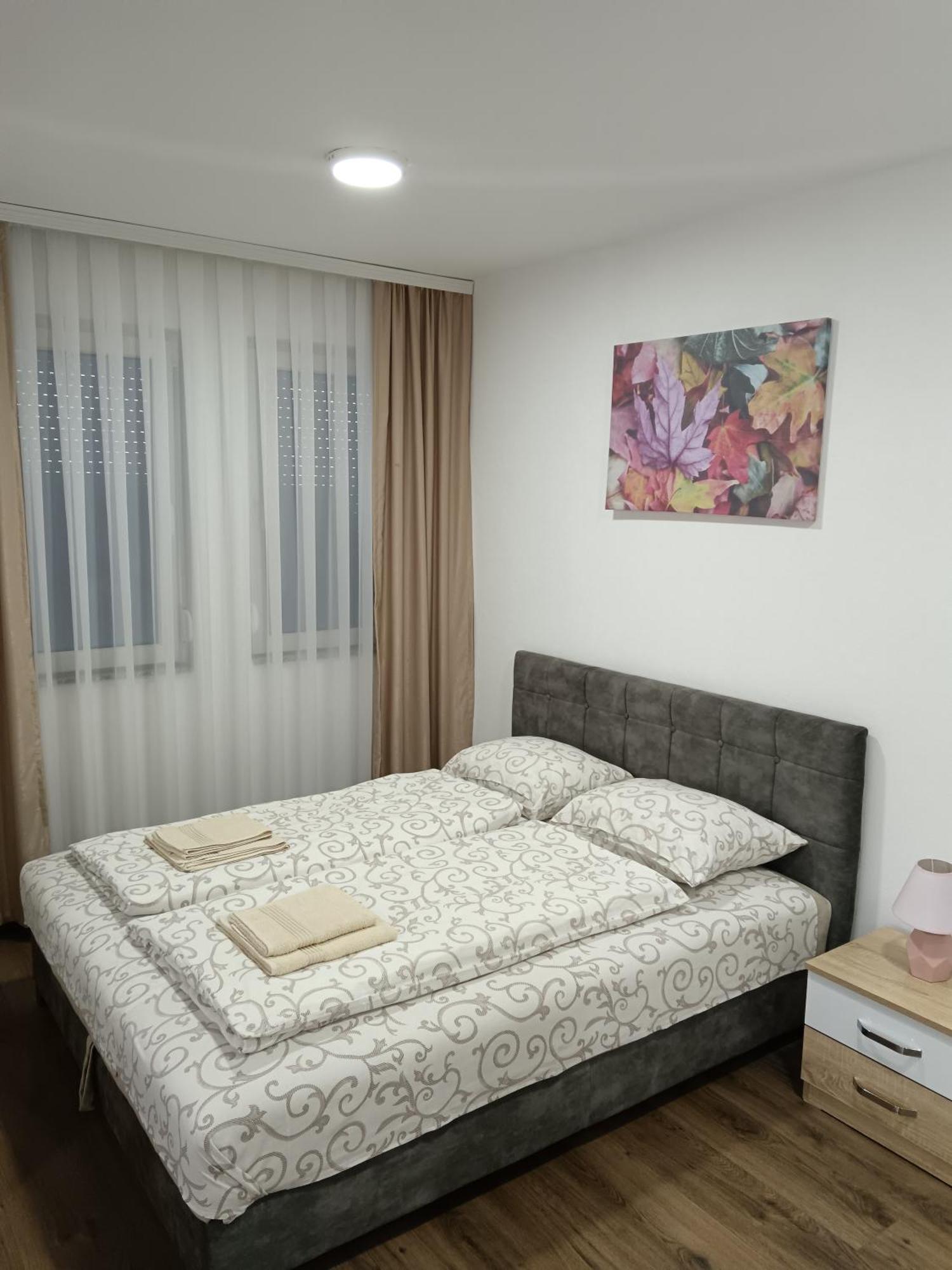 Apartmani Centar Сйеница Екстериор снимка
